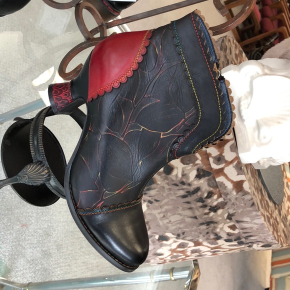 L Artiste Shoes - L Artiste Black/color accents EUR sizes 37,40,41